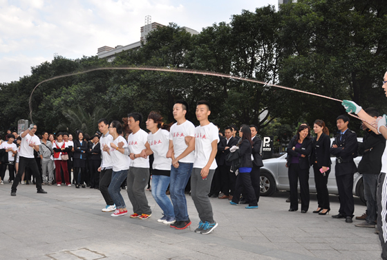 OB电竞企业勇夺长江国际-和盛杯-跳长绳比赛冠军